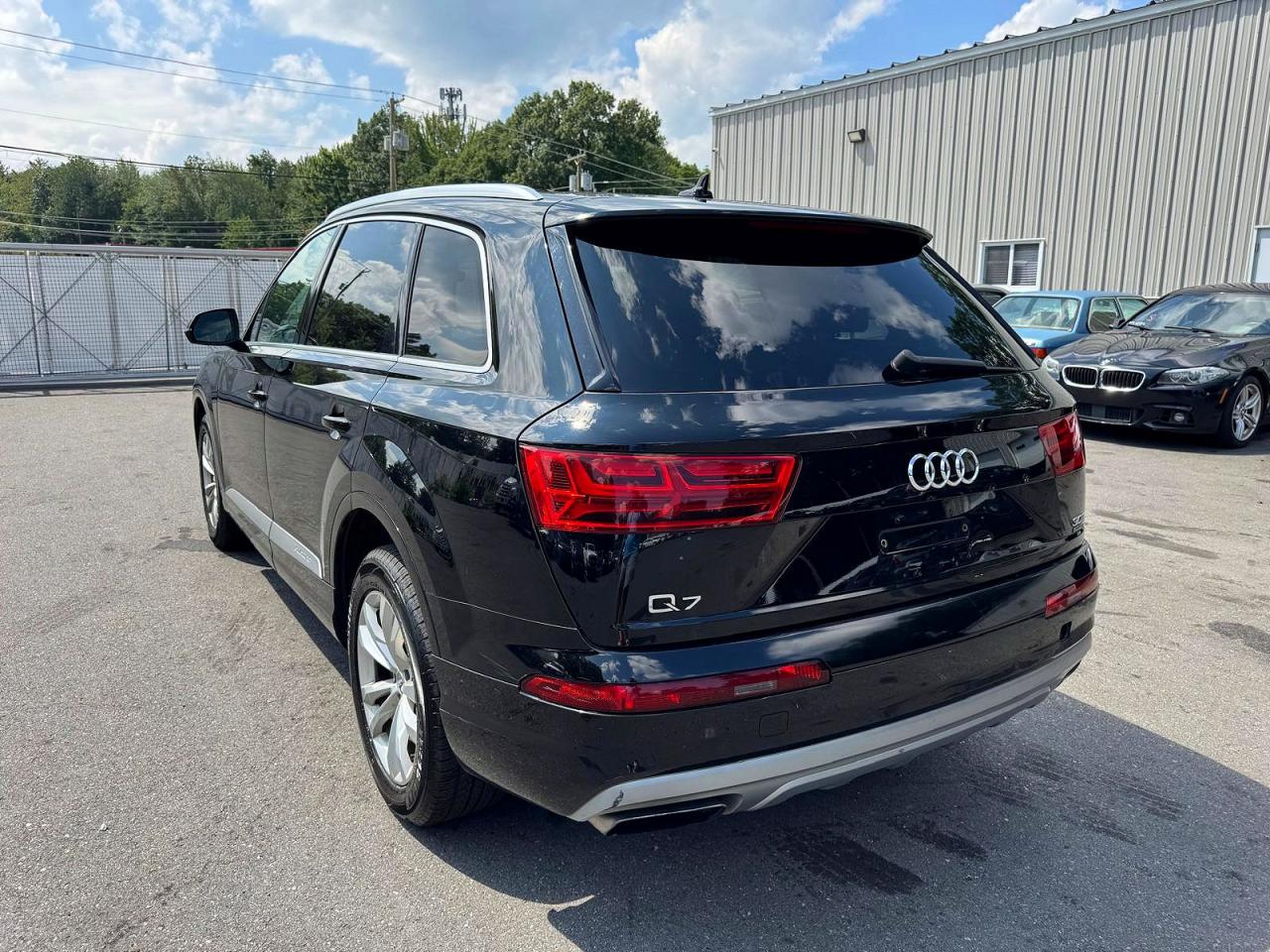 WA1AAAF70HD019576 · 2017 AUDI Q7 · 2/13