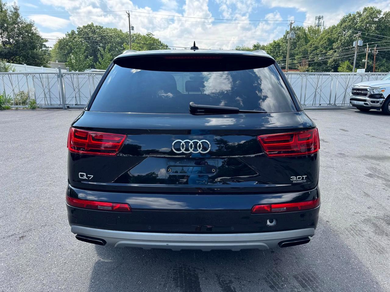 WA1AAAF70HD019576 · 2017 AUDI Q7 · 6/13