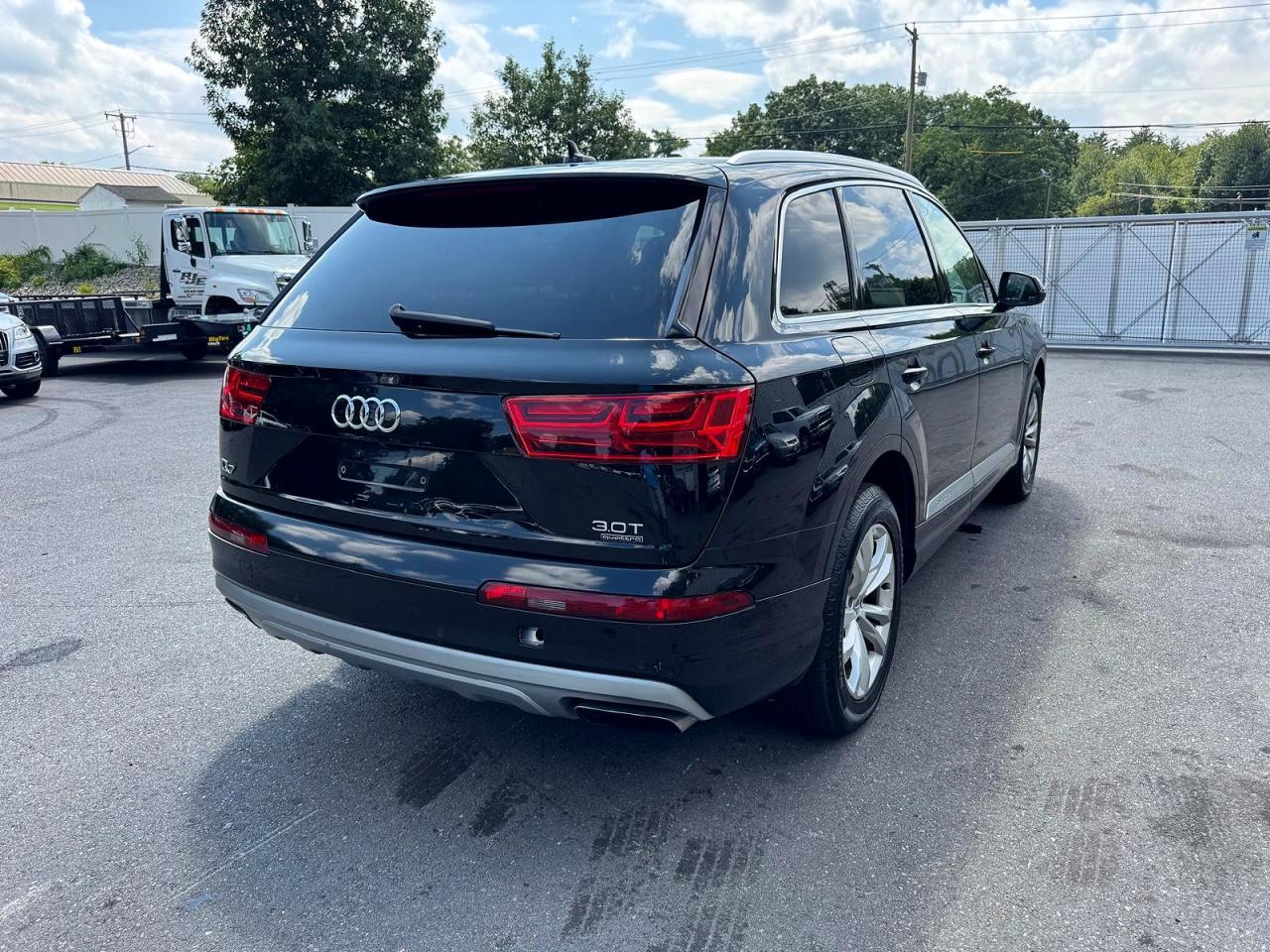WA1AAAF70HD019576 · 2017 AUDI Q7 · 3/13