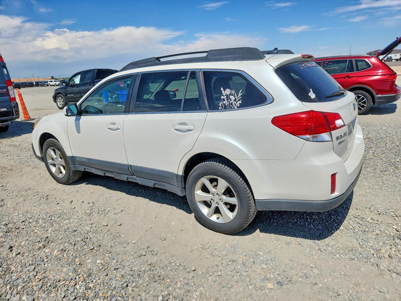 4S4BRBLC6E3258816 · 2014 SUBARU OUTBACK · 2/13