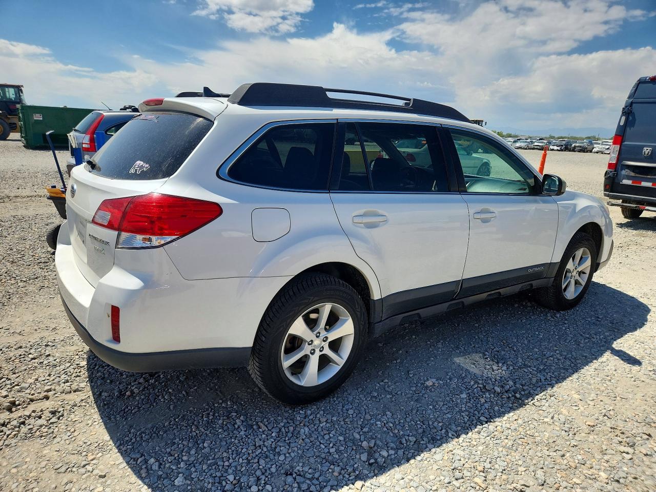 4S4BRBLC6E3258816 · 2014 SUBARU OUTBACK · 3/13
