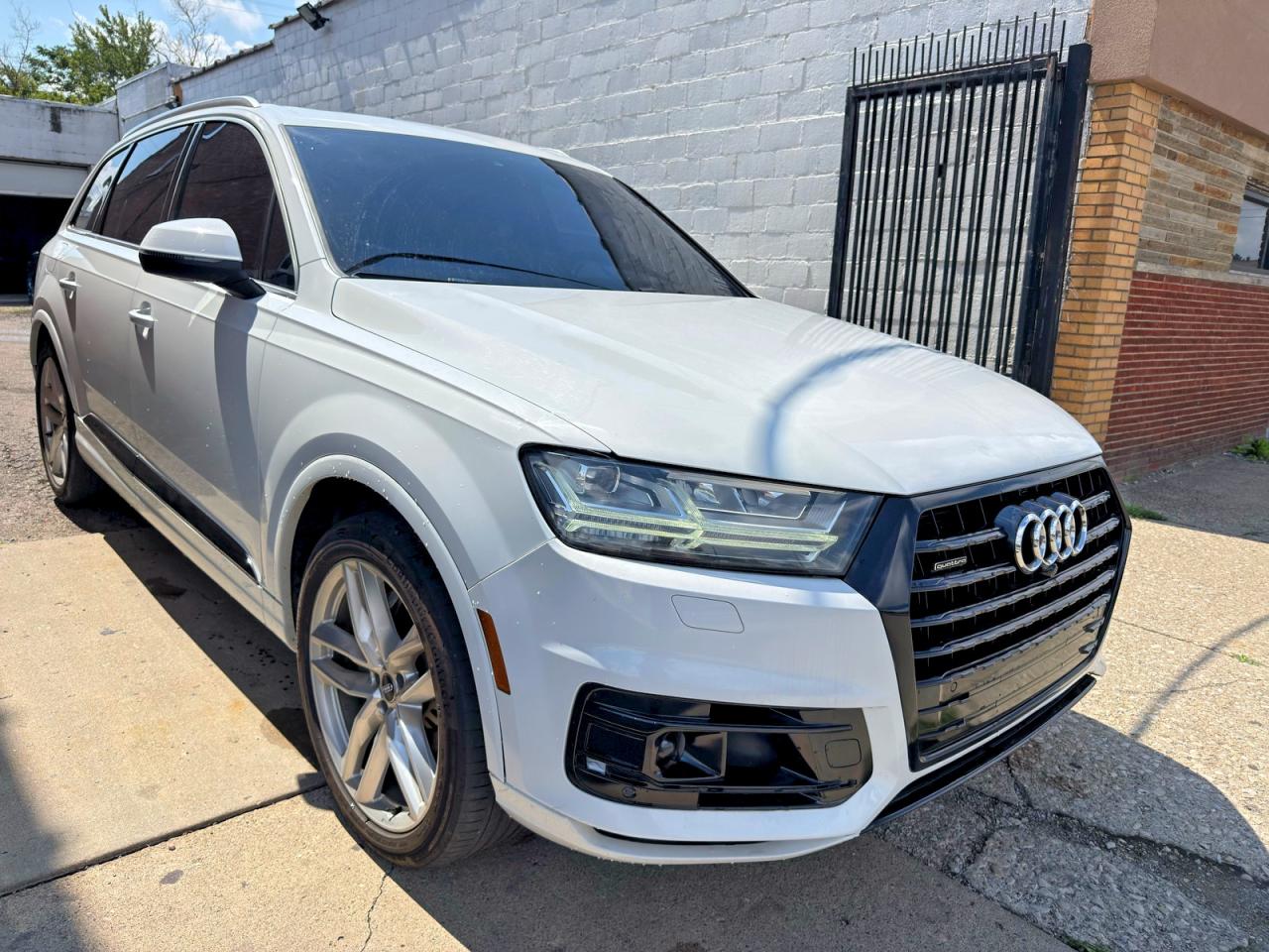 WA1VAAF7XJD023271 · 2018 AUDI Q7