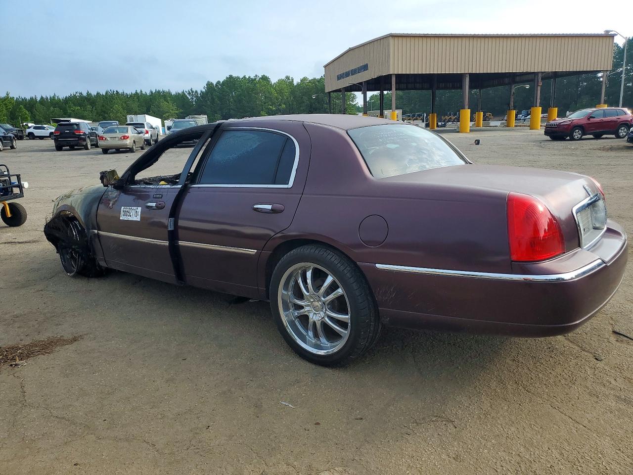 1LNHM81W66Y608698 · 2006 LINCOLN TOWN CAR · 2/11