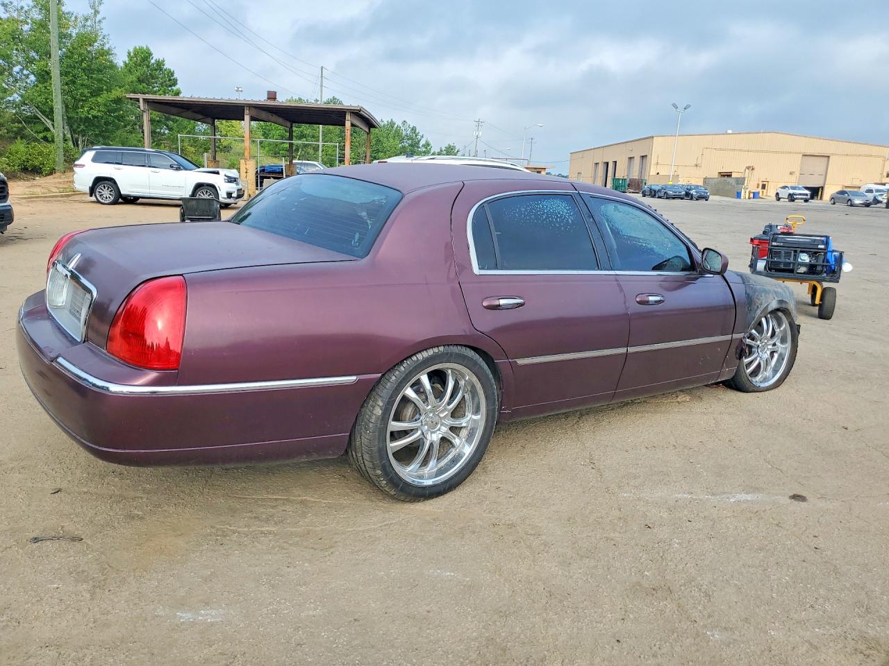 1LNHM81W66Y608698 · 2006 LINCOLN TOWN CAR · 3/11