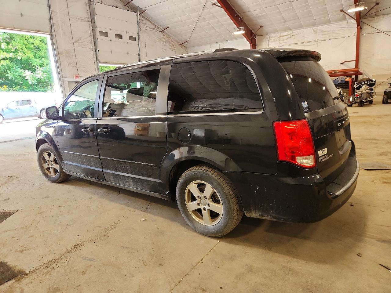 2D4RN5DGXBR643173 · 2011 DODGE GRAND CARAVAN · 2/12