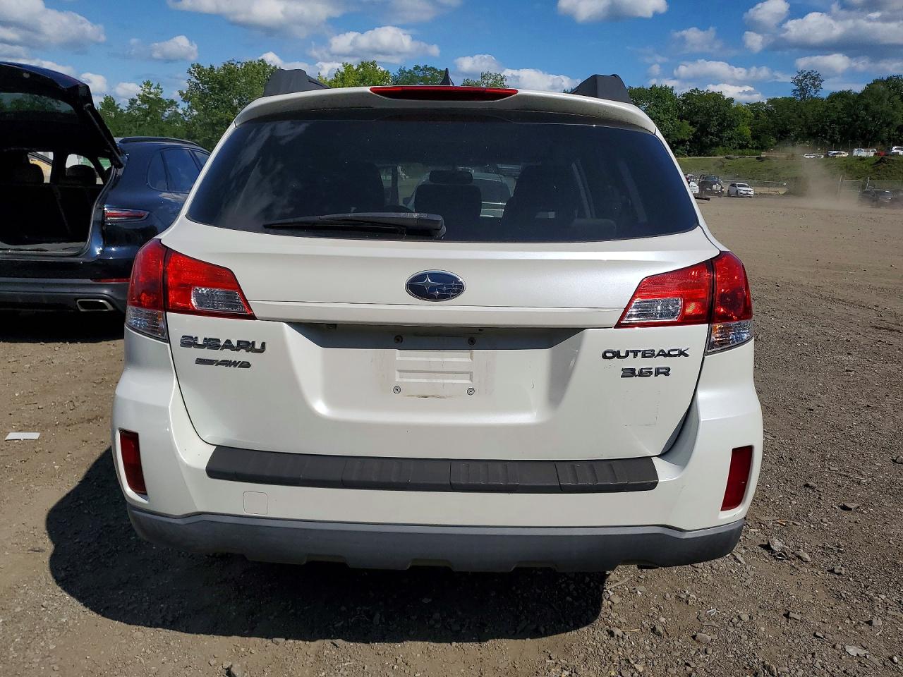 4S4BRELCXB2392120 · 2011 SUBARU OUTBACK · 6/13