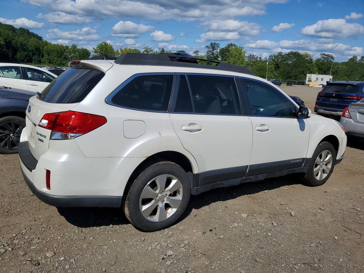 4S4BRELCXB2392120 · 2011 SUBARU OUTBACK · 3/13