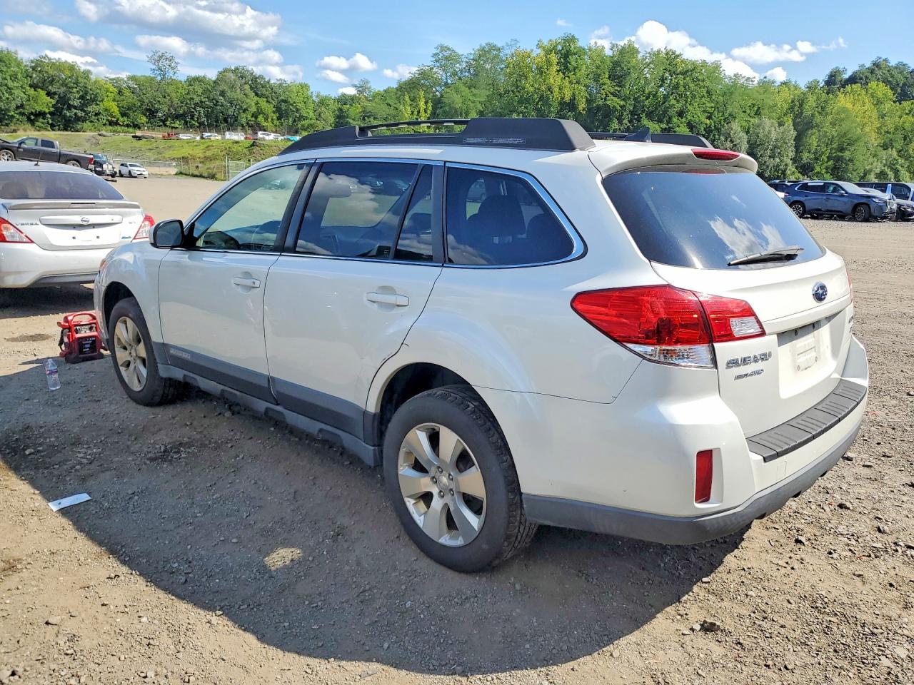 4S4BRELCXB2392120 · 2011 SUBARU OUTBACK · 2/13