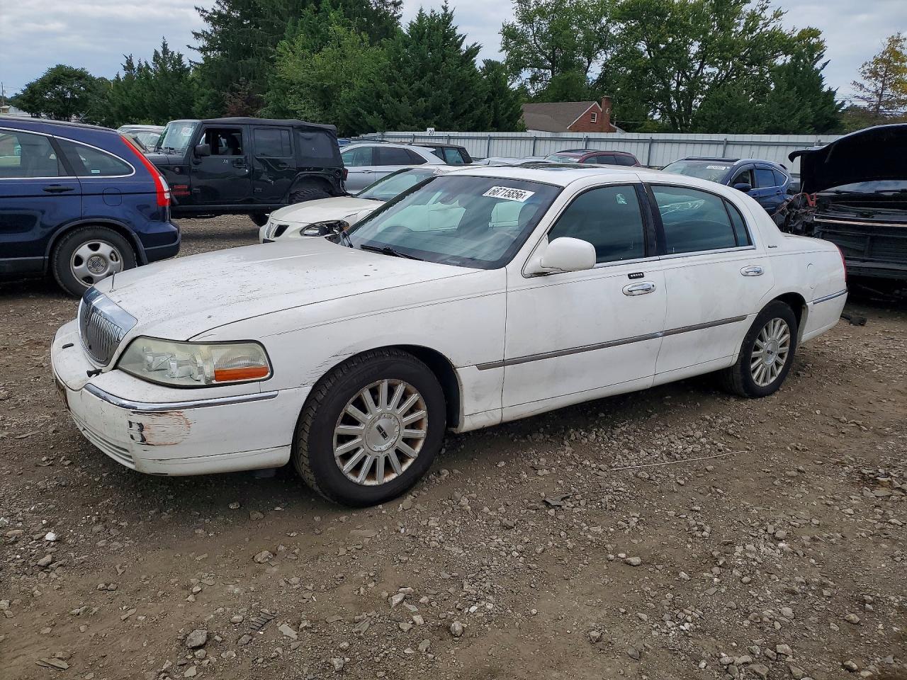 1LNHM82W83Y607272 · 2003 LINCOLN TOWN CAR