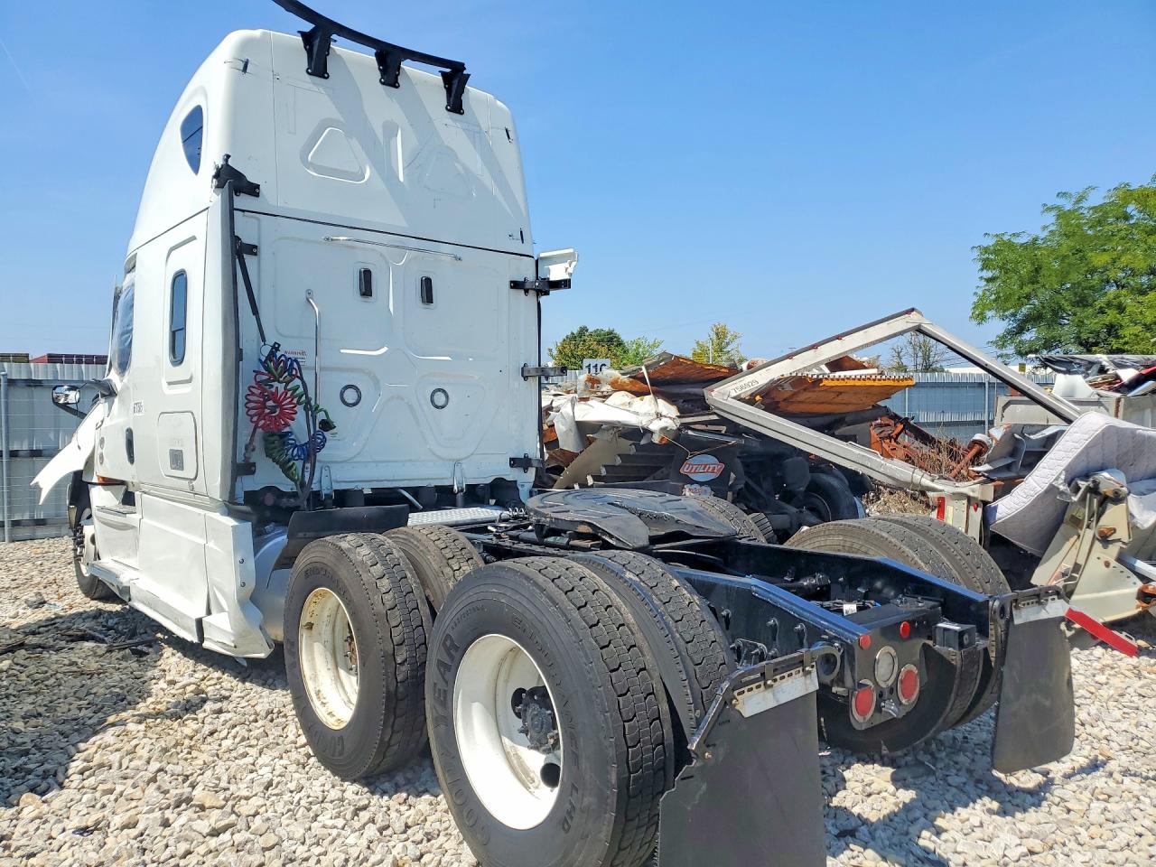 3AKJHHFG3SSWH2550 · 2025 FREIGHTLINER CASCADIA 126 · 2/13