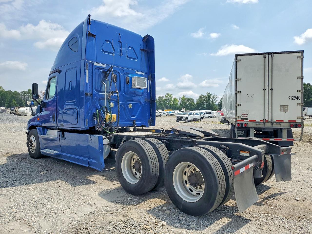 3AKJGLD51FSGB5764 · 2015 FREIGHTLINER CASCADIA 125 · 2/14