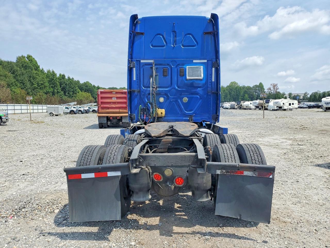 3AKJGLD51FSGB5764 · 2015 FREIGHTLINER CASCADIA 125 · 6/14