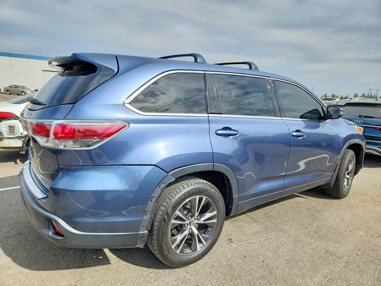 5TDZKRFH3FS042896 · 2015 TOYOTA HIGHLANDER · 3/13