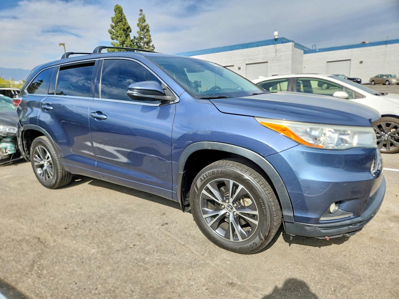 5TDZKRFH3FS042896 · 2015 TOYOTA HIGHLANDER · 4/13