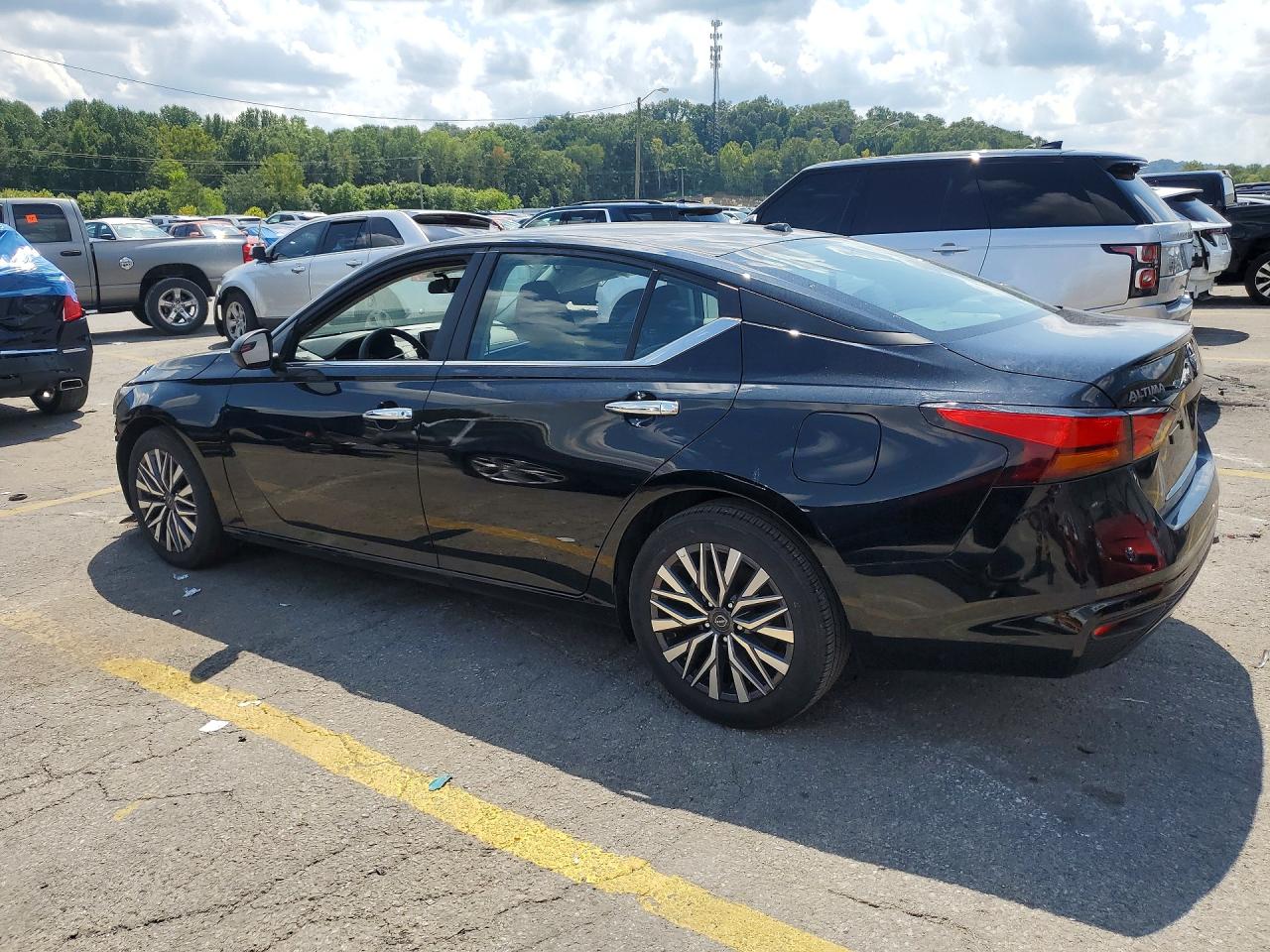 1N4BL4DV2SN391340 · 2025 NISSAN ALTIMA · 2/13
