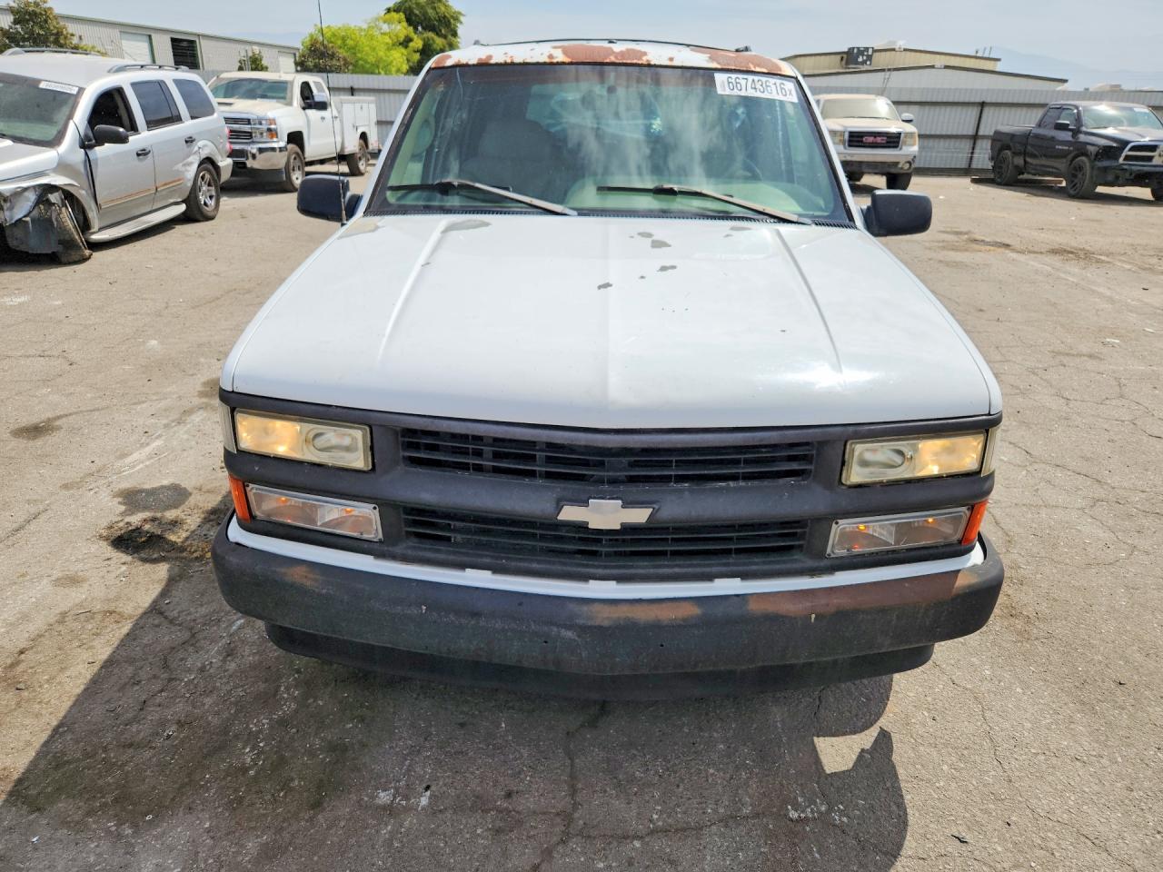 3GNEC16R2TG137294 · 1996 CHEVROLET SUBURBAN · 5/13
