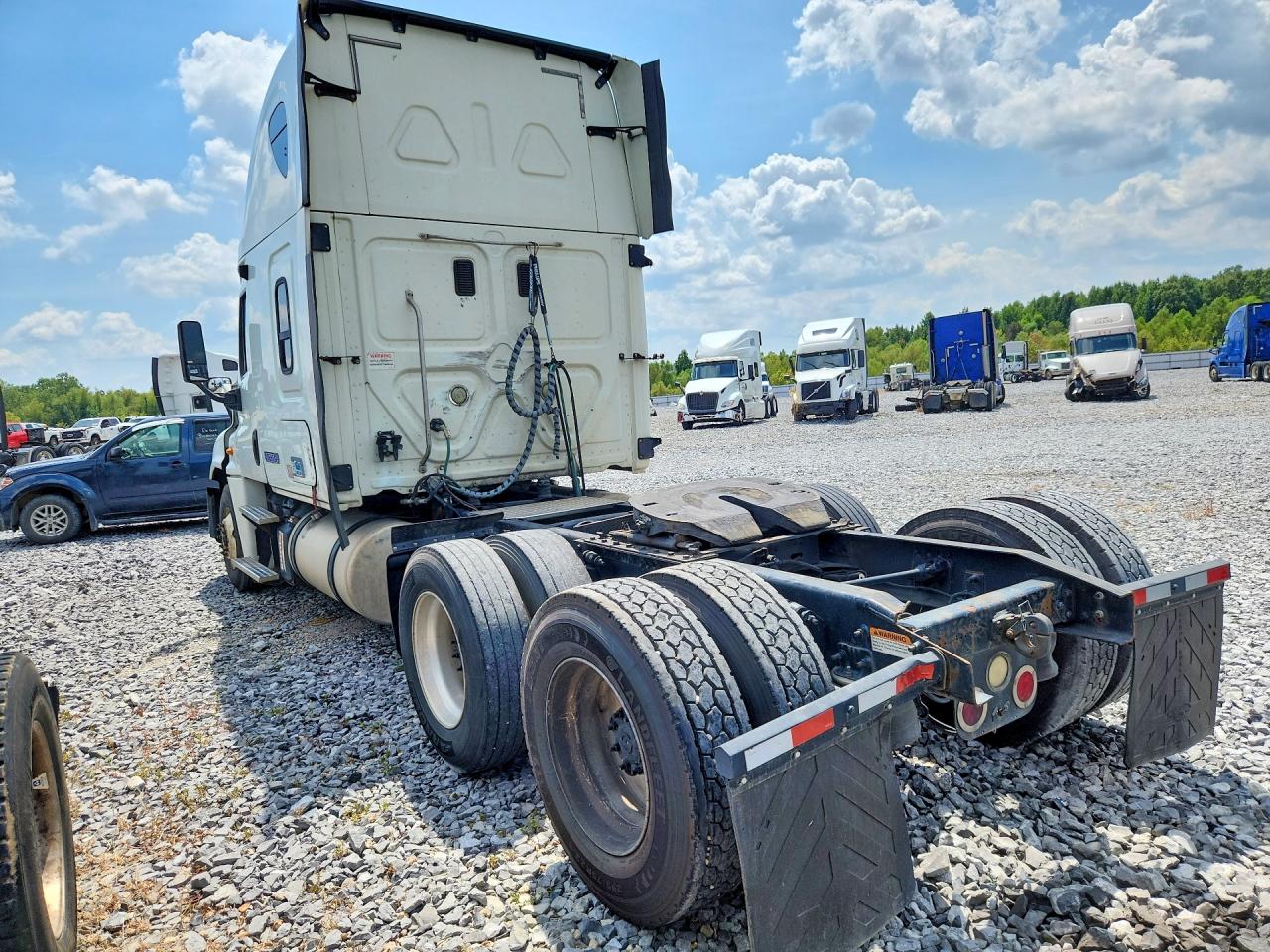 1FUJGLBG7DLFH6143 · 2013 FREIGHTLINER CASCADIA 125 · 2/14