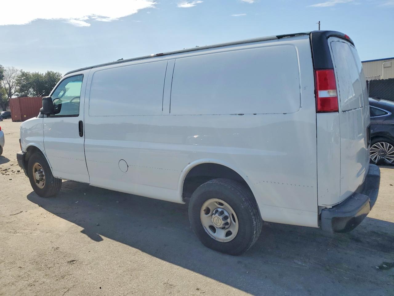 1GCWGAFP5K1221834 · 2019 CHEVROLET EXPRESS G2500 · 2/12