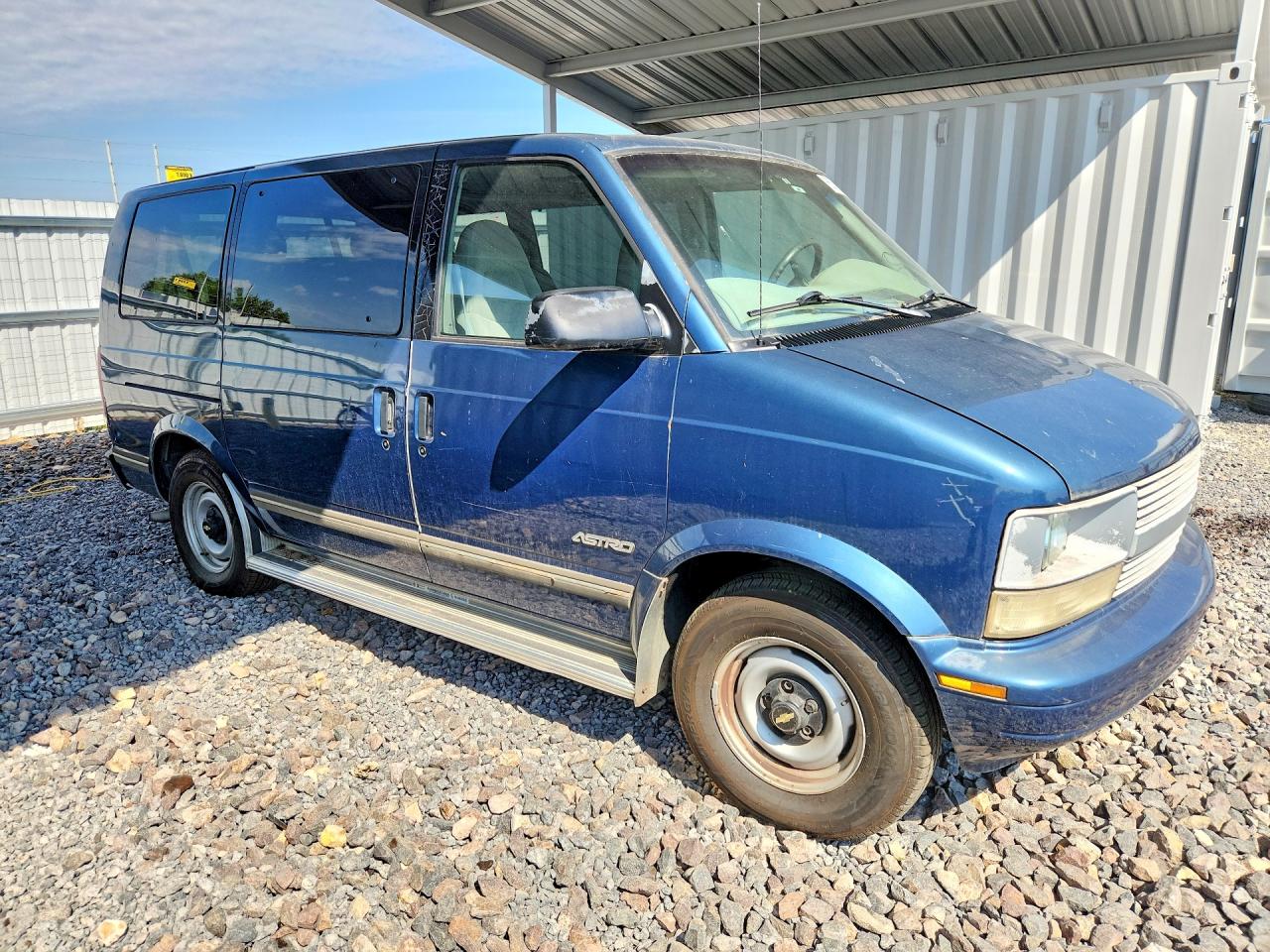 1GNDM19W4YB178617 · 2000 CHEVROLET ASTRO · 4/13