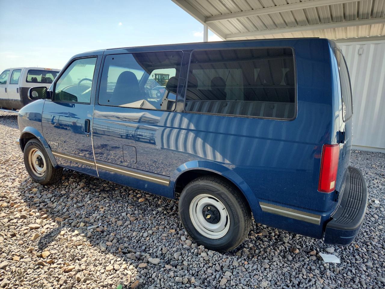 1GNDM19W4YB178617 · 2000 CHEVROLET ASTRO · 2/13