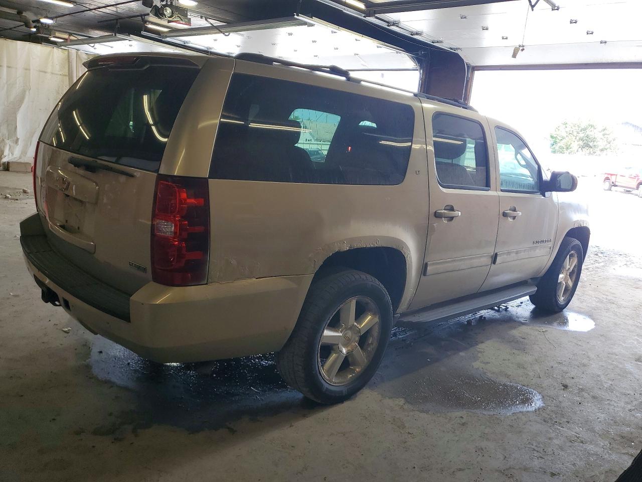 1GNSKJE30BR249318 · 2011 CHEVROLET SUBURBAN · 3/13