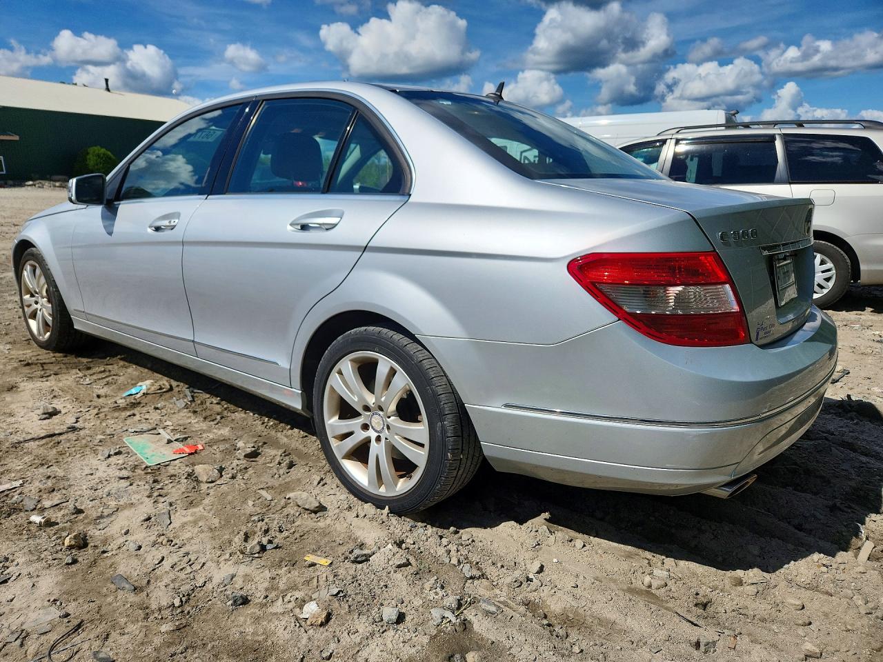 WDDGF8BB3BR151462 · 2011 MERCEDES-BENZ C · 2/12