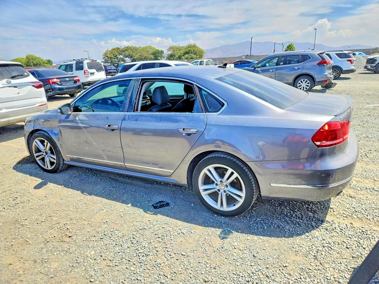 1VWCM7A38CC104898 · 2012 VOLKSWAGEN PASSAT · 2/12