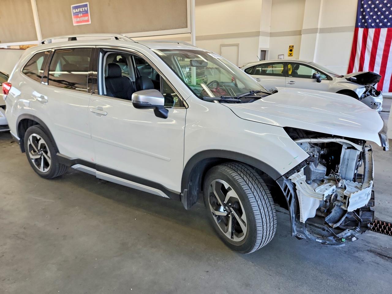 JF2SKARCXNH433793 · 2022 SUBARU FORESTER · 4/14