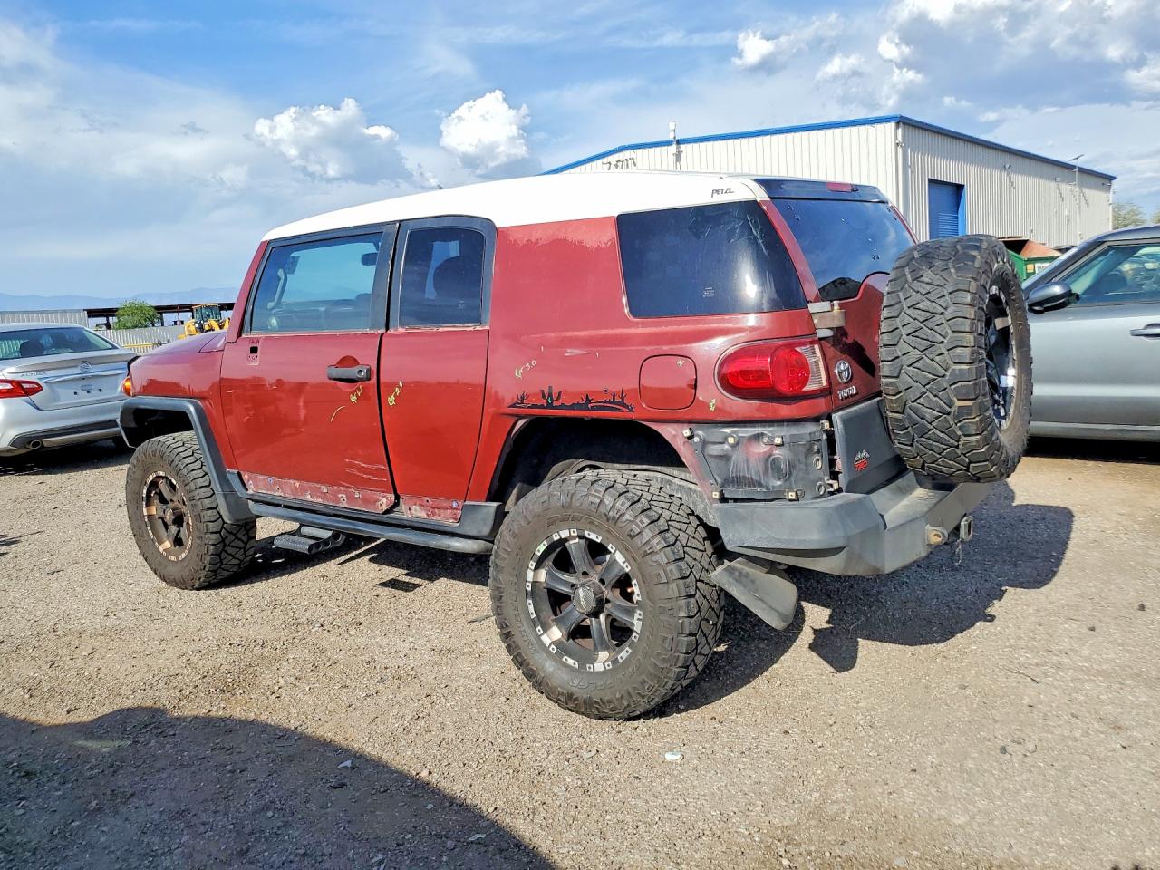 JTEBU11F68K004572 · 2008 TOYOTA FJ CRUISER · 2/13