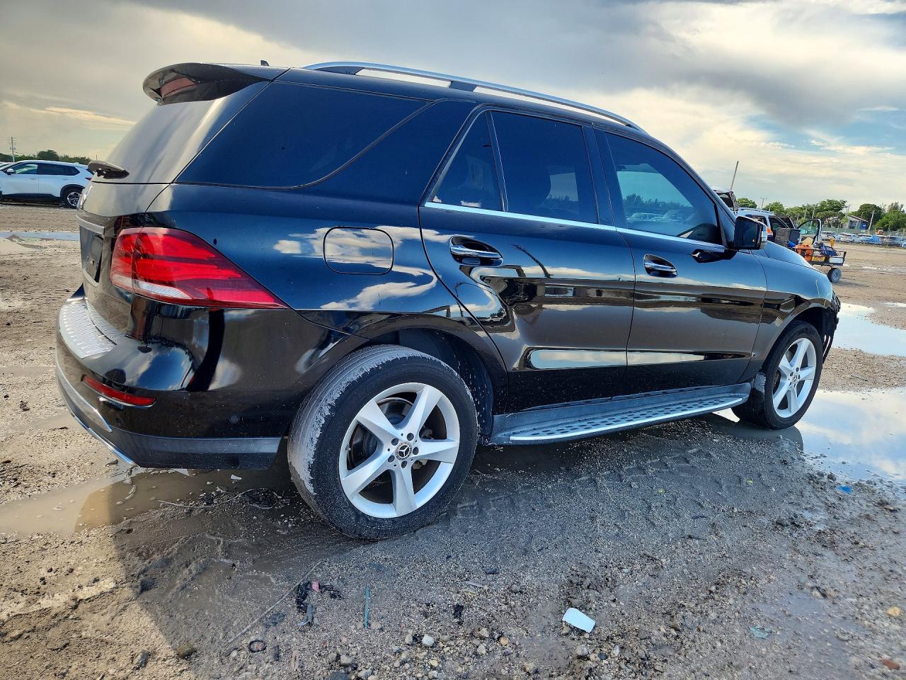 4JGDA5JB2JB030923 · 2018 MERCEDES-BENZ GLE · 3/14