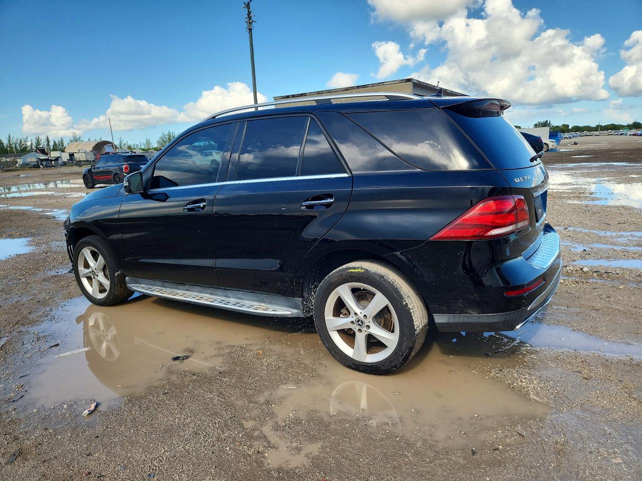4JGDA5JB2JB030923 · 2018 MERCEDES-BENZ GLE · 2/14