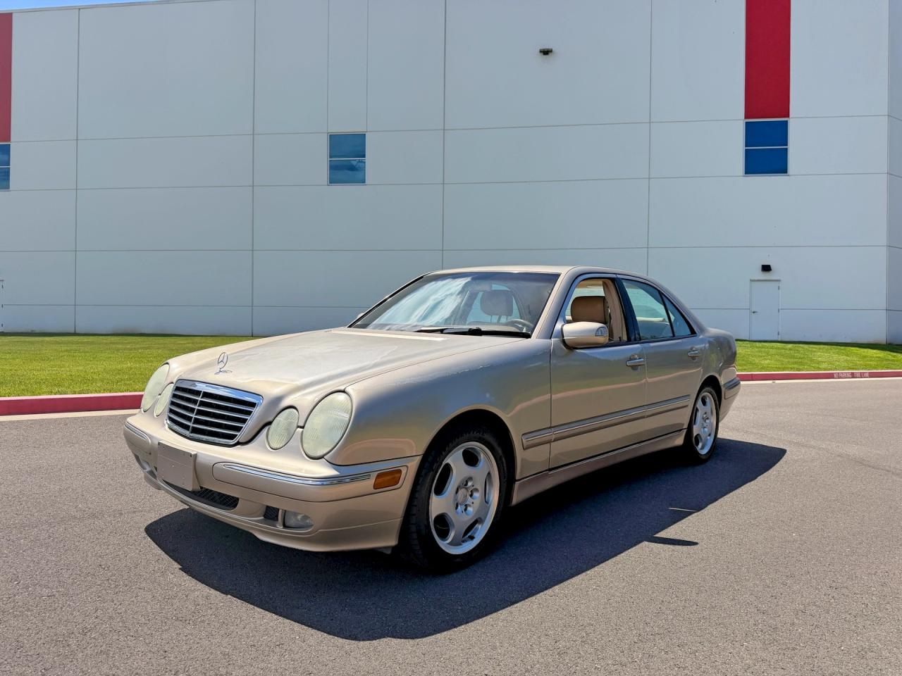 WDBJF70J7YB018627 · 2000 MERCEDES-BENZ E · 2/10