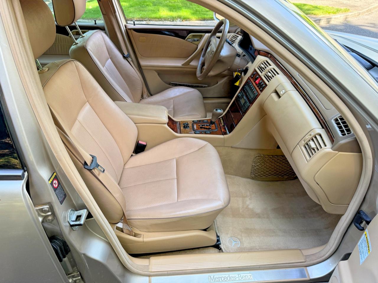 WDBJF70J7YB018627 · 2000 MERCEDES-BENZ E · 5/10