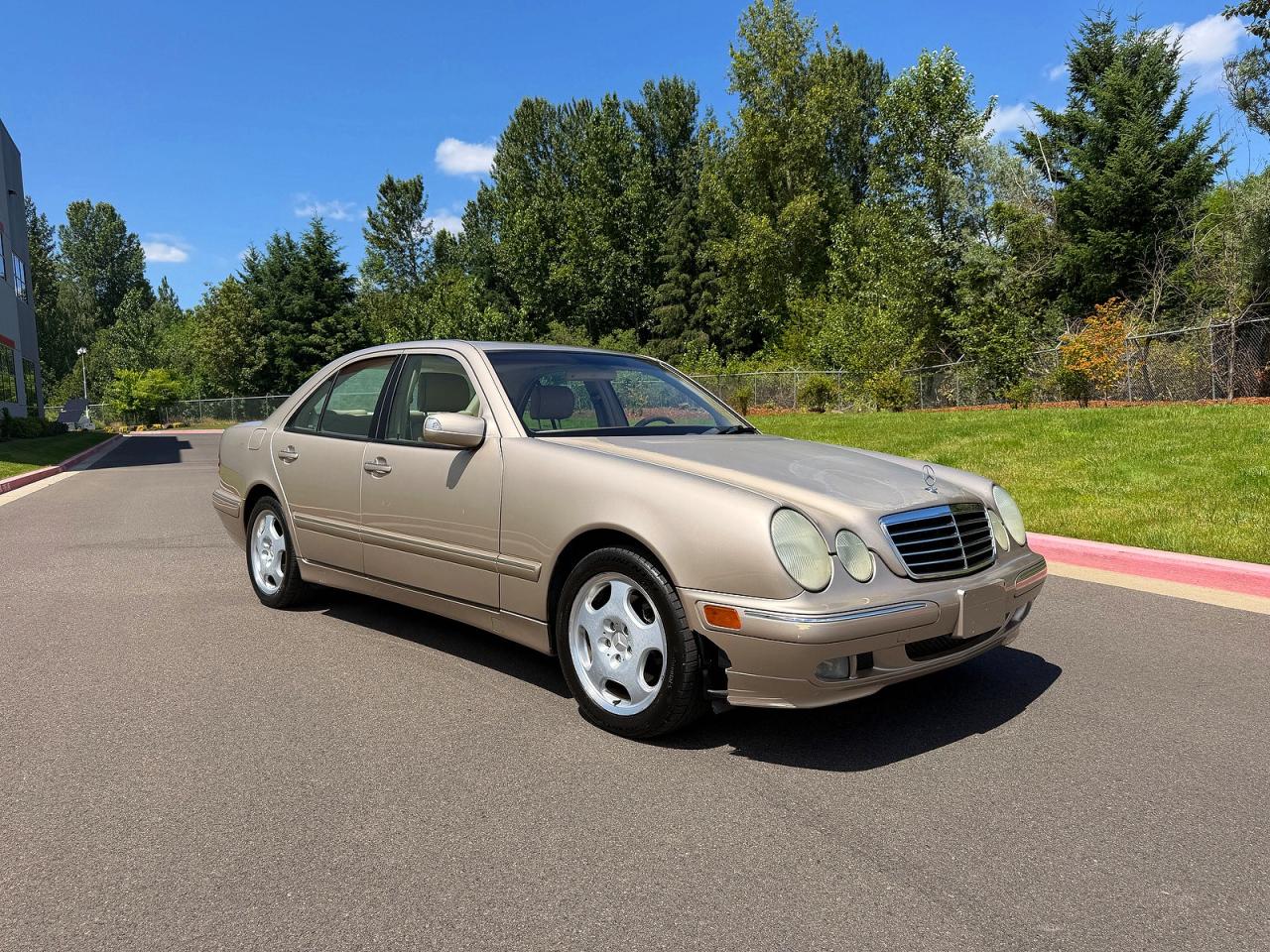 WDBJF70J7YB018627 · 2000 MERCEDES-BENZ E
