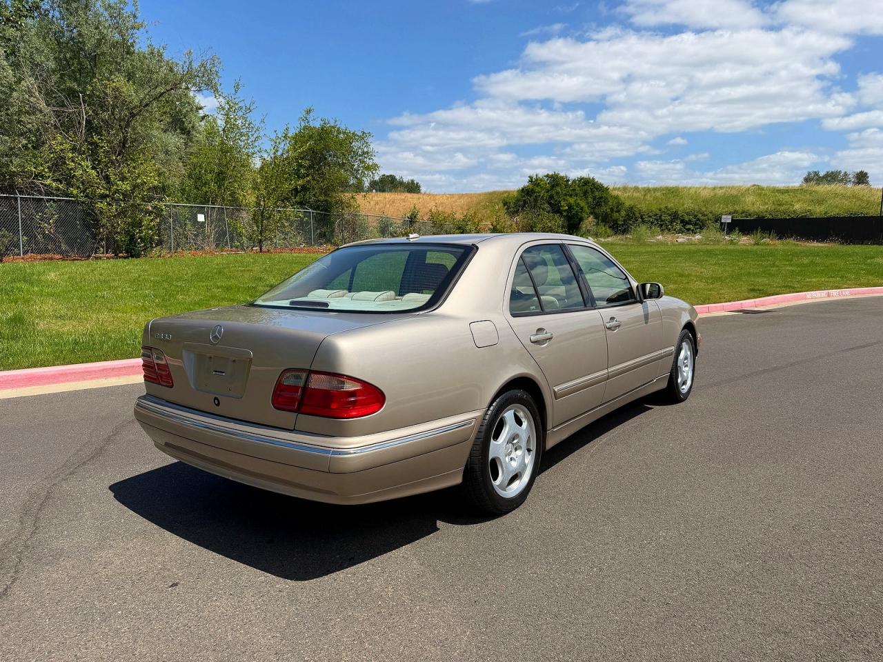 WDBJF70J7YB018627 · 2000 MERCEDES-BENZ E · 4/10