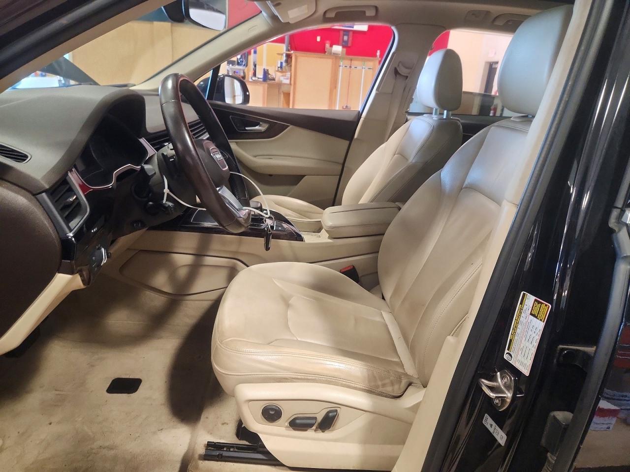 WA1LAAF78HD043696 · 2017 AUDI Q7 · 4/10