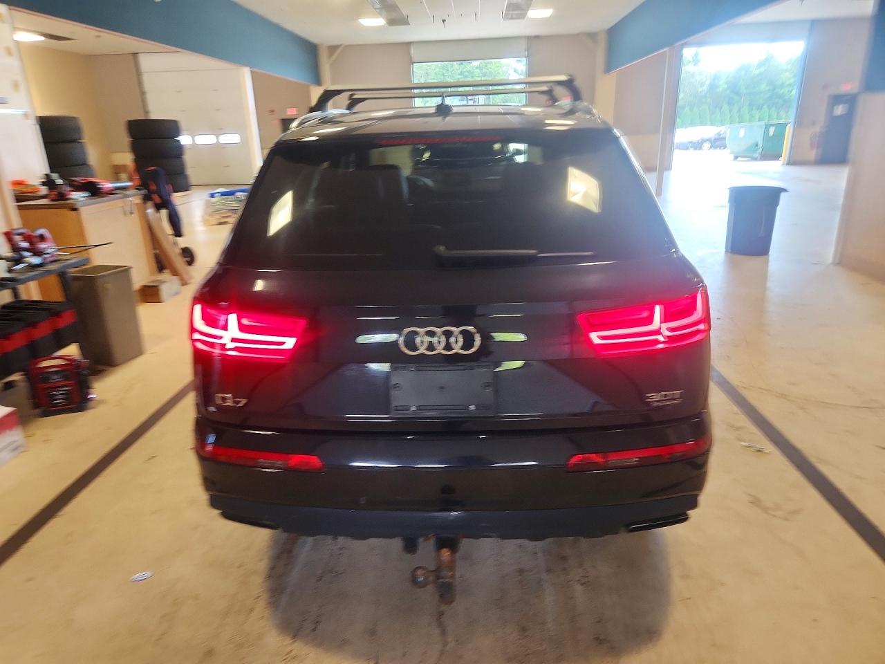 WA1LAAF78HD043696 · 2017 AUDI Q7 · 3/10