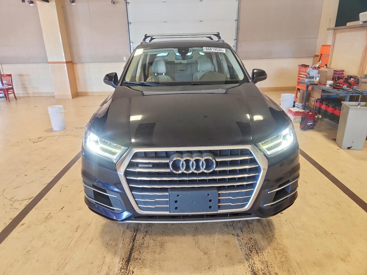 WA1LAAF78HD043696 · 2017 AUDI Q7 · 2/10
