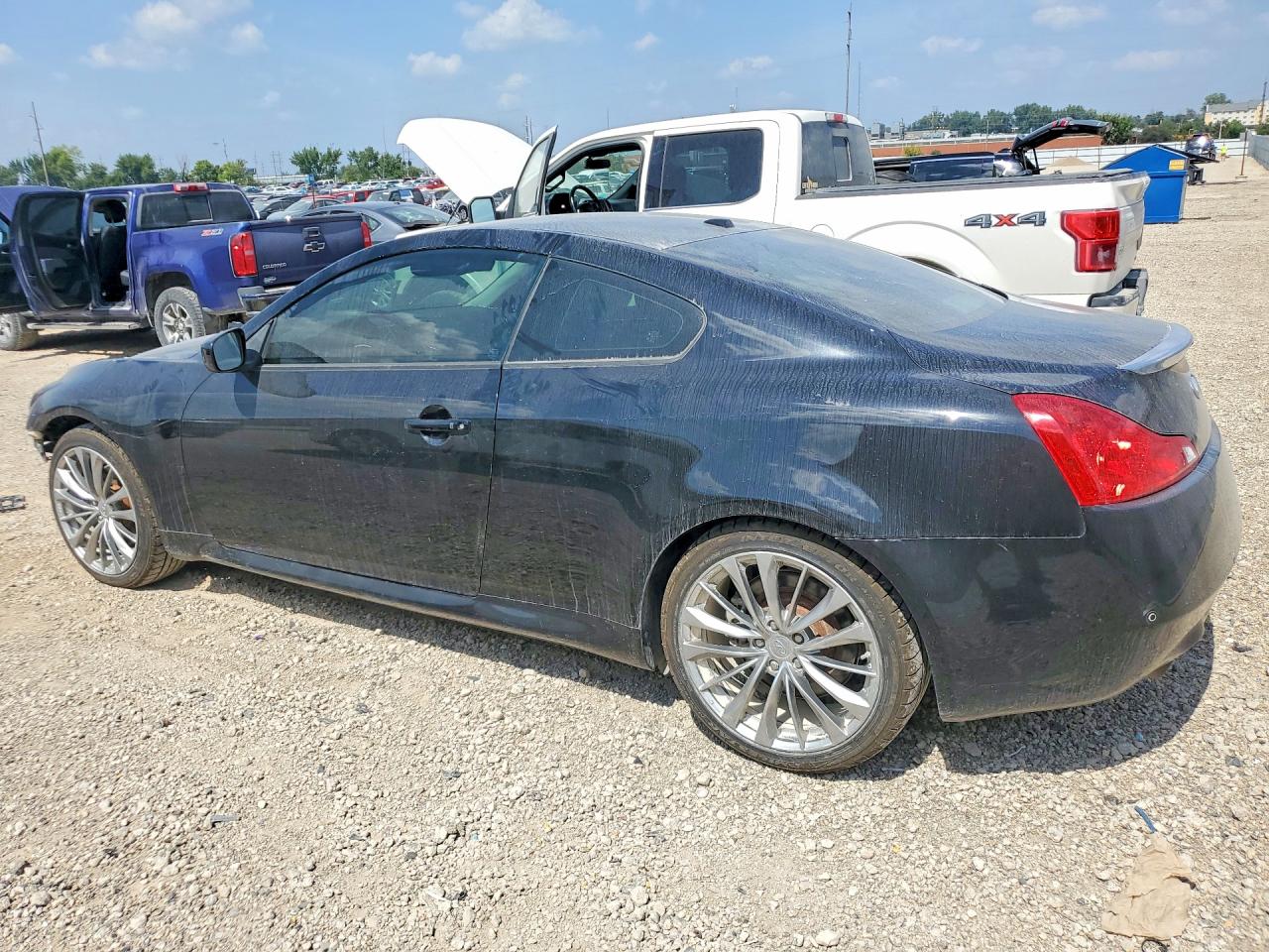 JN1CV6EK6BM215036 · 2011 INFINITI G37 COUPE · 2/12