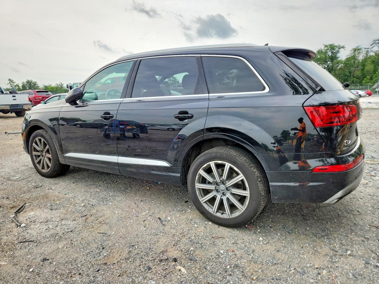 WA1LAAF77KD009921 · 2019 AUDI Q7 · 2/13