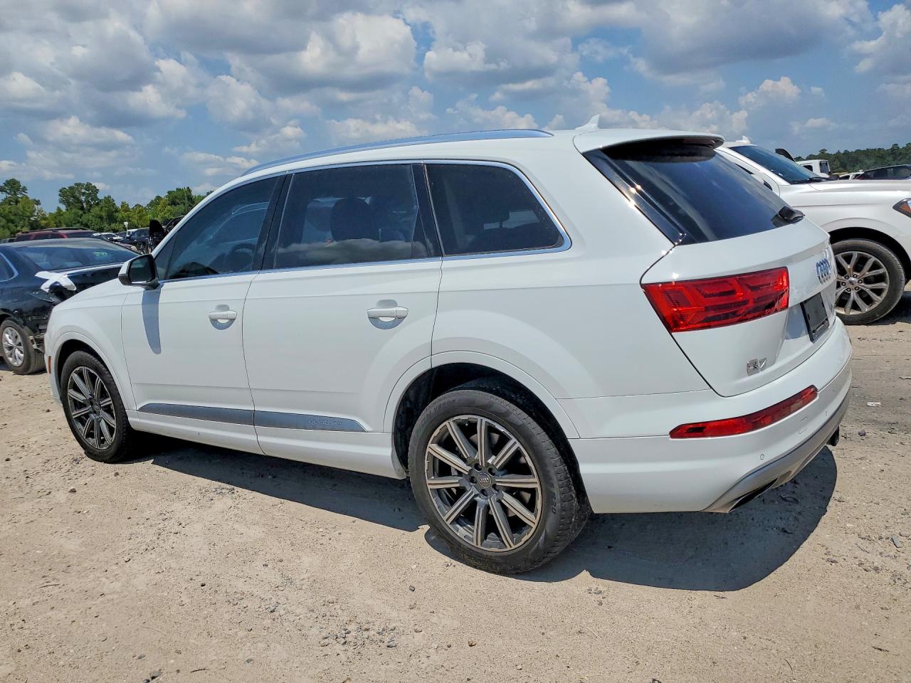 WA1LAAF75JD010077 · 2018 AUDI Q7 · 2/13