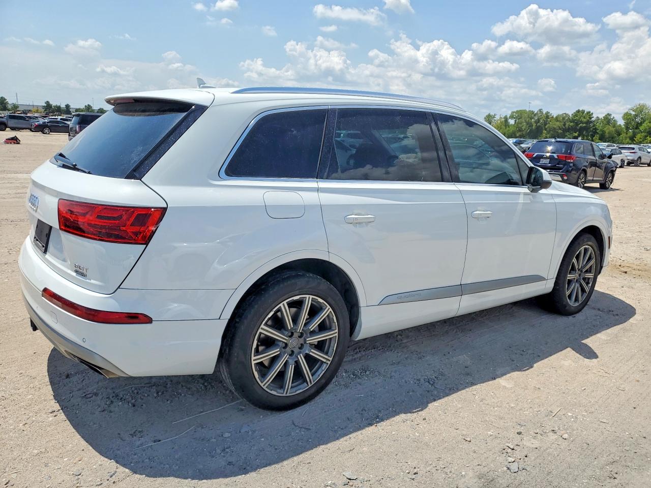 WA1LAAF75JD010077 · 2018 AUDI Q7 · 3/13