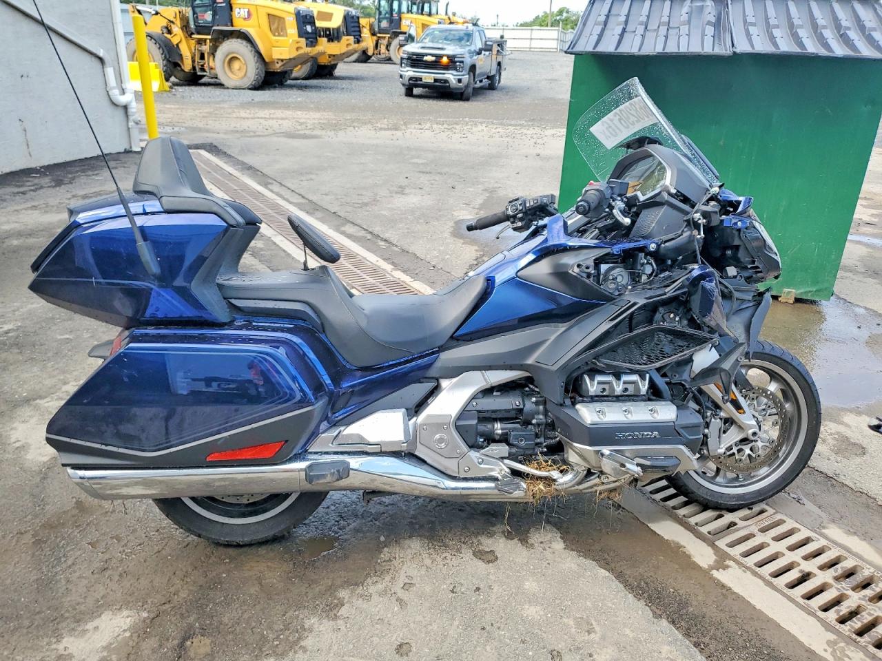 JH2SC790XJK001696 · 2018 HONDA GL1800