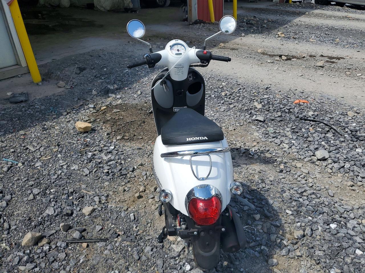 JH2AF7714GK000387 · 2016 HONDA NCW50 · 4/9