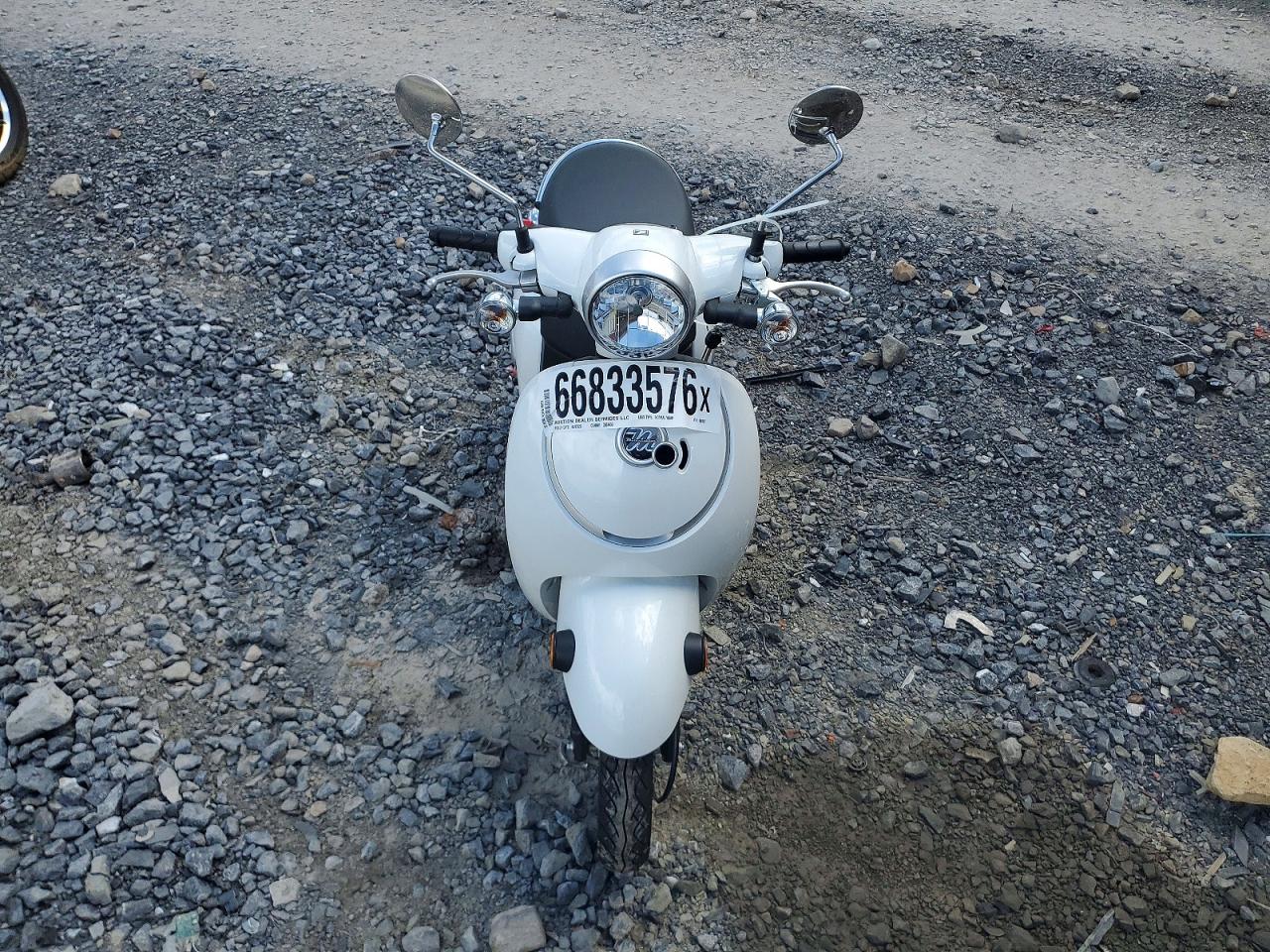 JH2AF7714GK000387 · 2016 HONDA NCW50 · 5/9