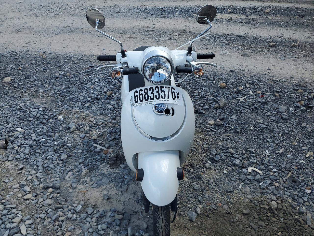 JH2AF7714GK000387 · 2016 HONDA NCW50 · 2/9