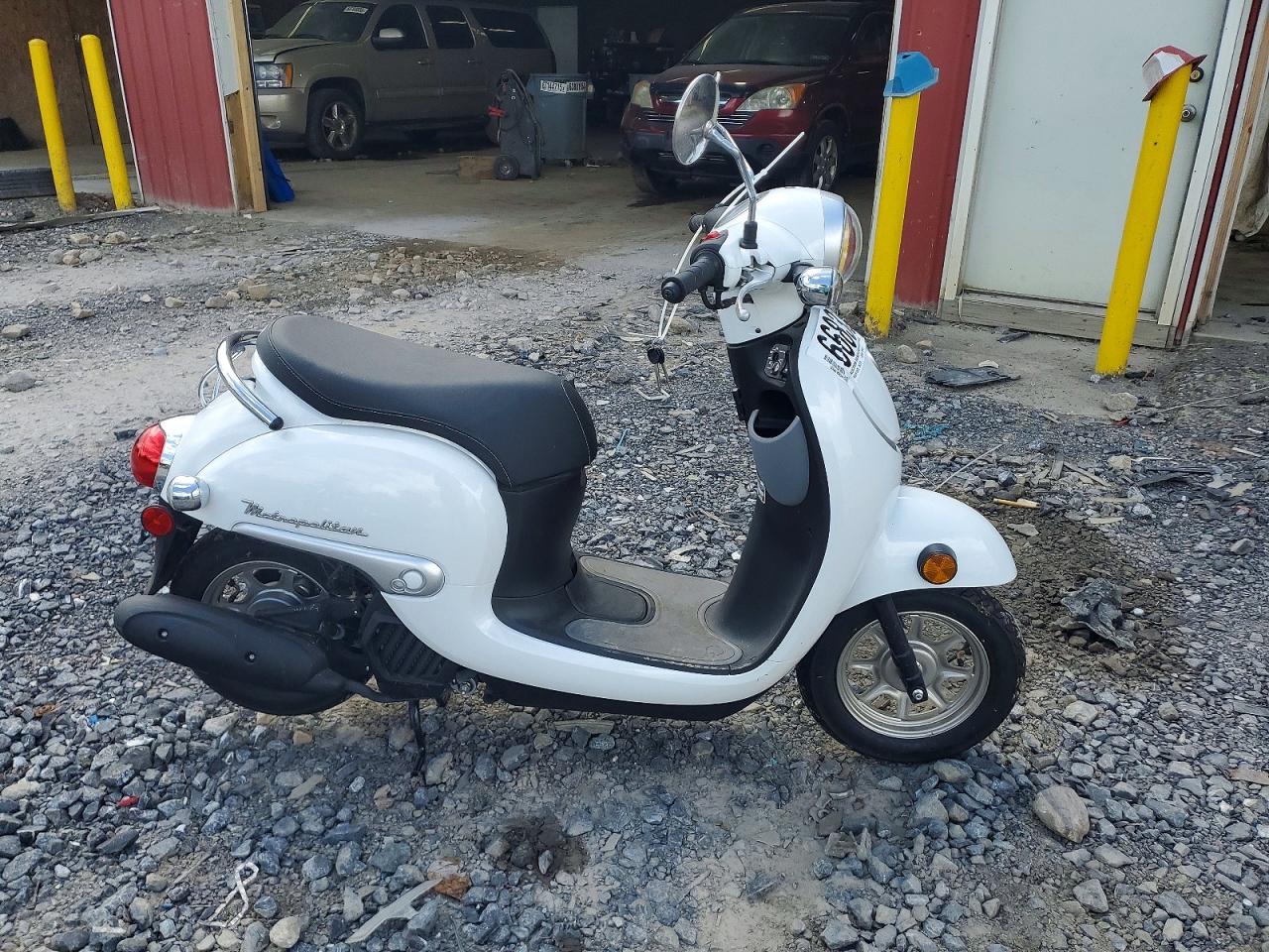 2016 HONDA NCW50