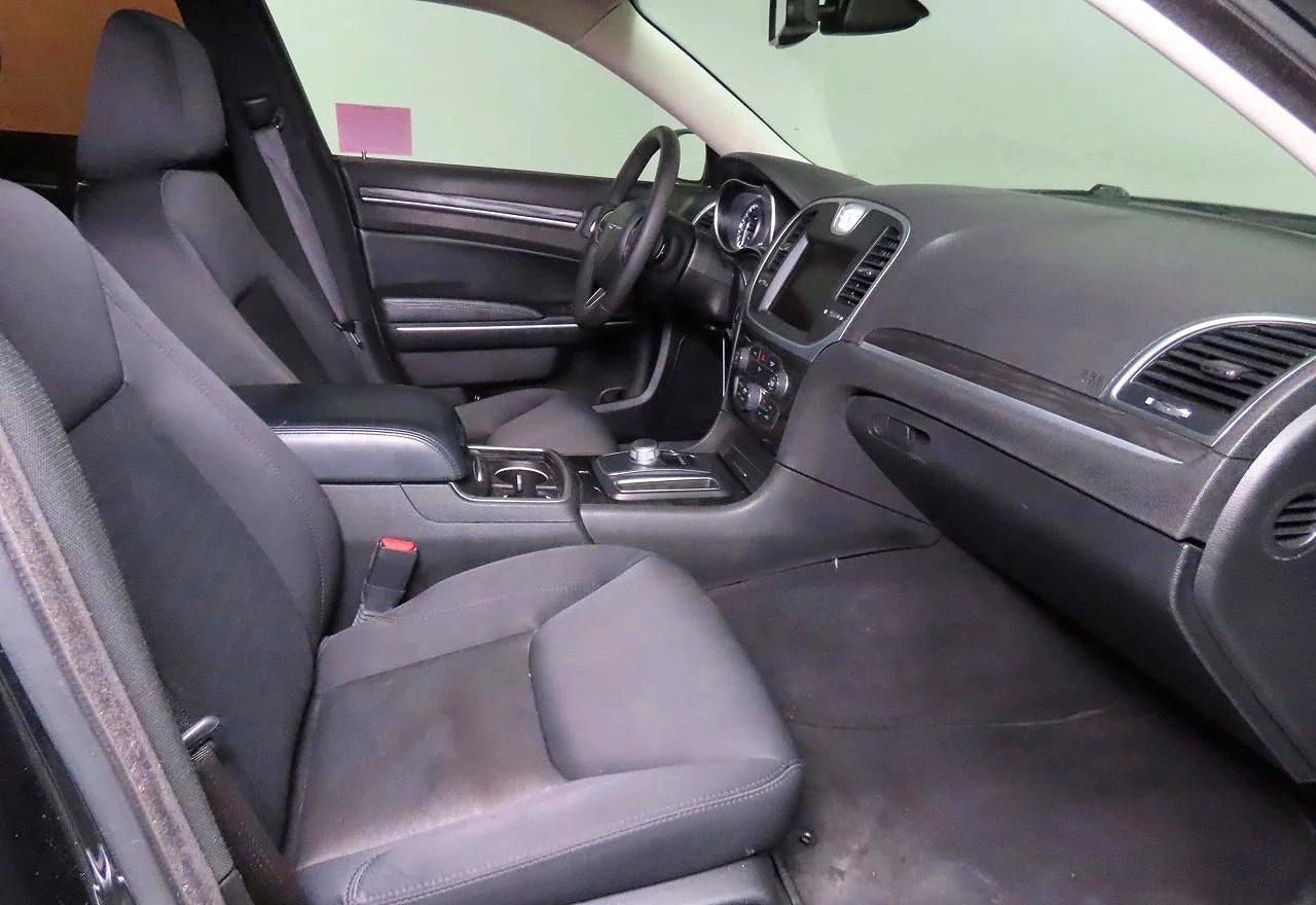 2C3CCAAG0NH253607 · 2022 CHRYSLER 300 · 5/10