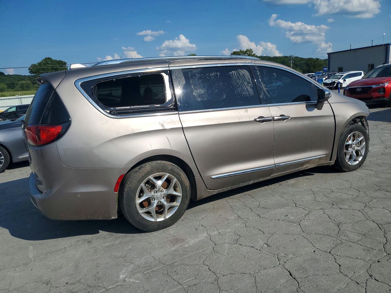 2C4RC1GG7HR770608 · 2017 CHRYSLER PACIFICA · 3/13