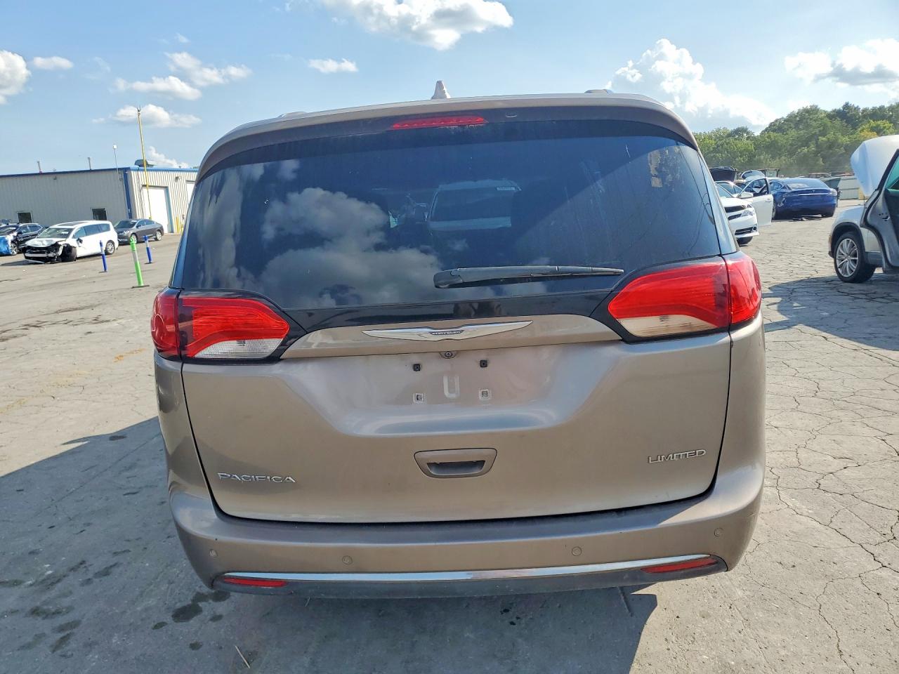 2C4RC1GG7HR770608 · 2017 CHRYSLER PACIFICA · 6/13